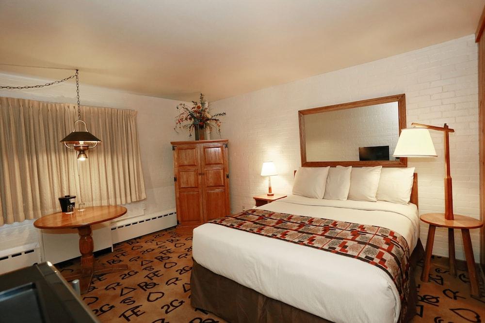 Dude Rancher Lodge photo 12