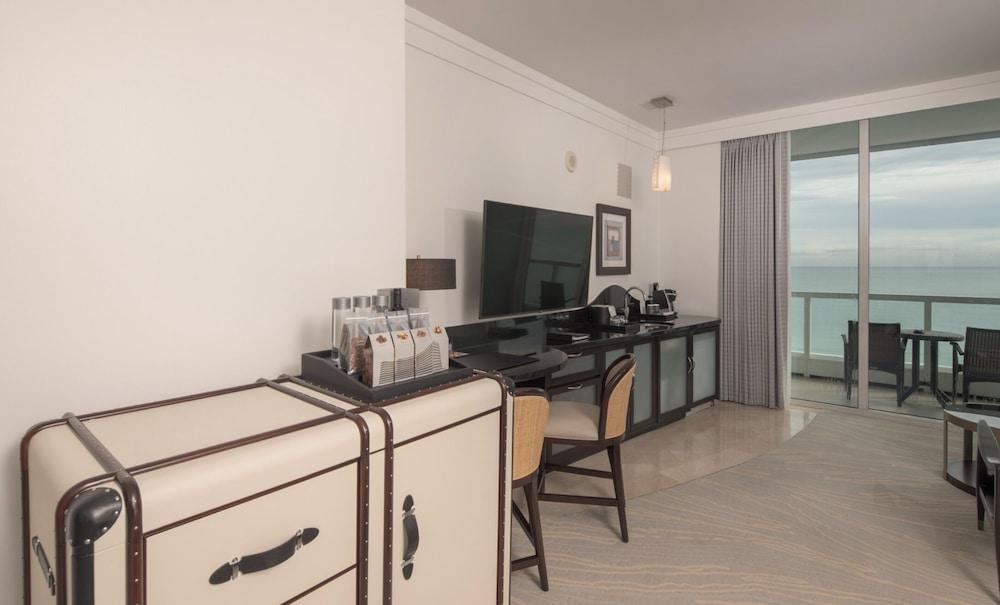 Residences at Fontainebleau Miami photo 18