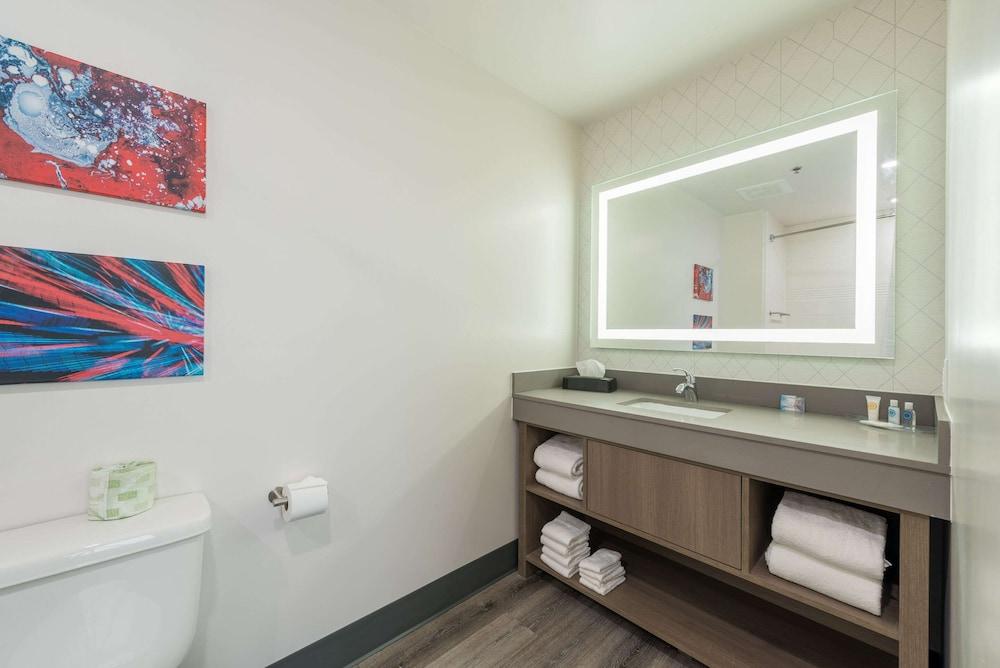 Comfort Suites Colorado Springs East -Medical Center Area photo 15