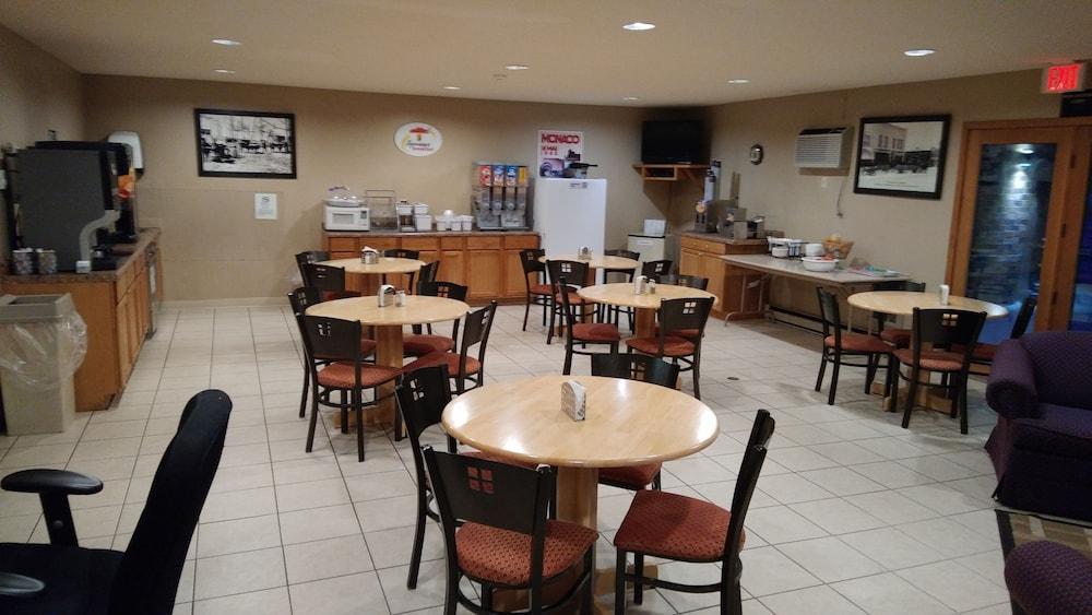 Wautoma Inn by OYO Near Airport WI 73 photo 22