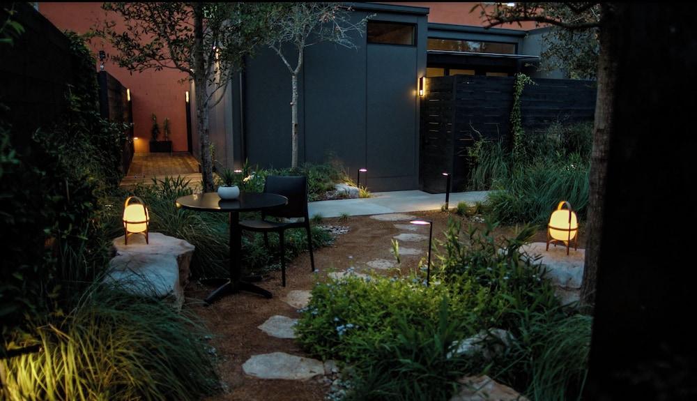 Frame Hotel - SoCo photo 6