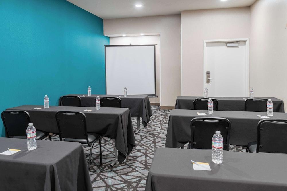 Hampton Inn & Suites Sacramento-Cal Expo photo 44