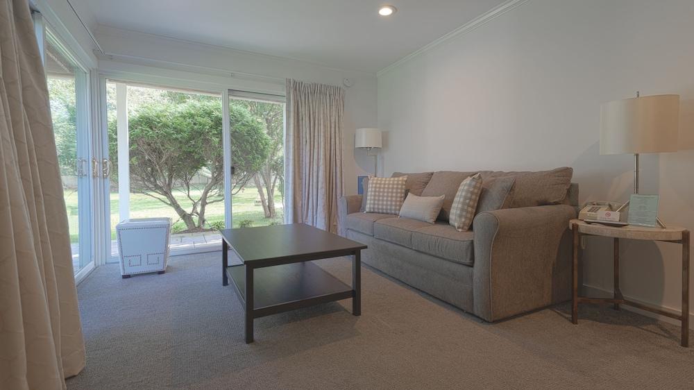 East Hampton House Resort photo 11