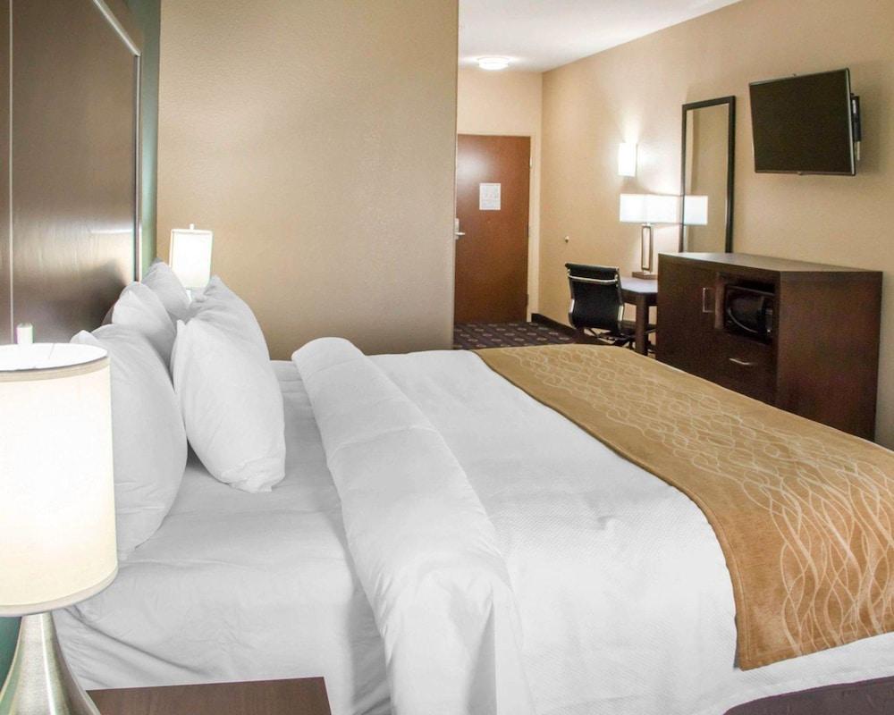 Comfort Inn & Suites San Marcos near Outlet Mall photo 14