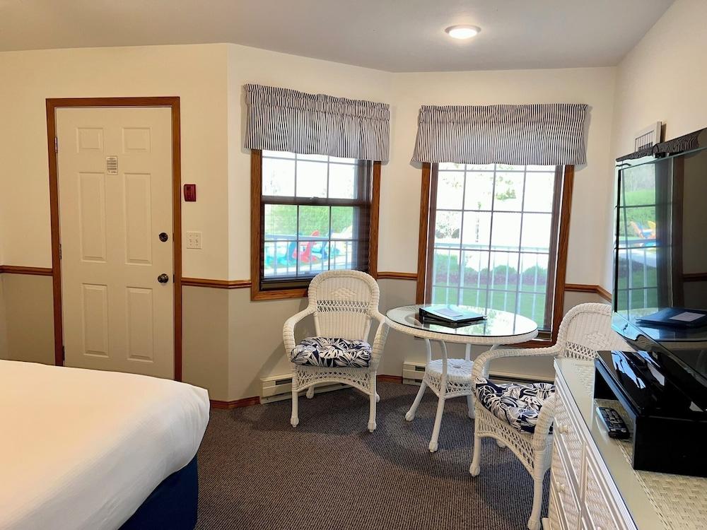 Bay Breeze Resort photo 77