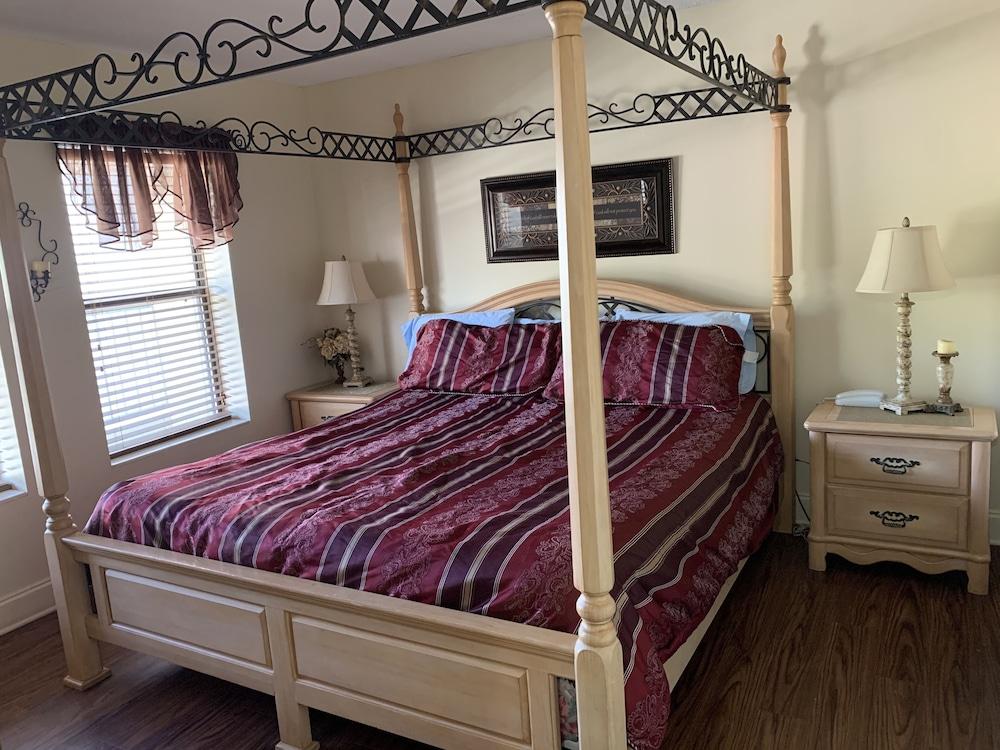 Oak Square Rentals photo 10