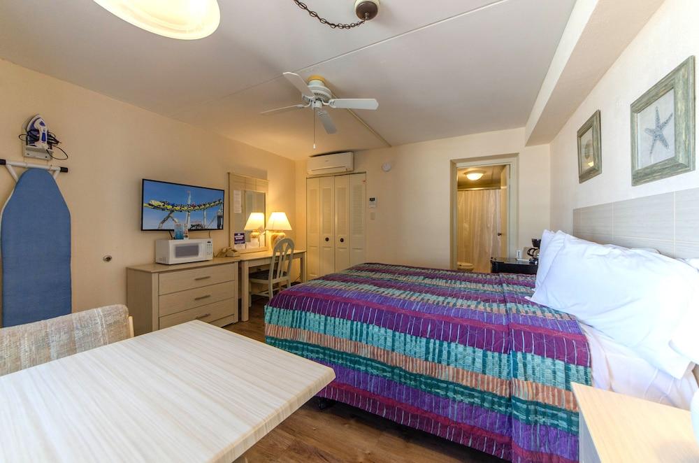 Royal Hawaiian Motel photo 16