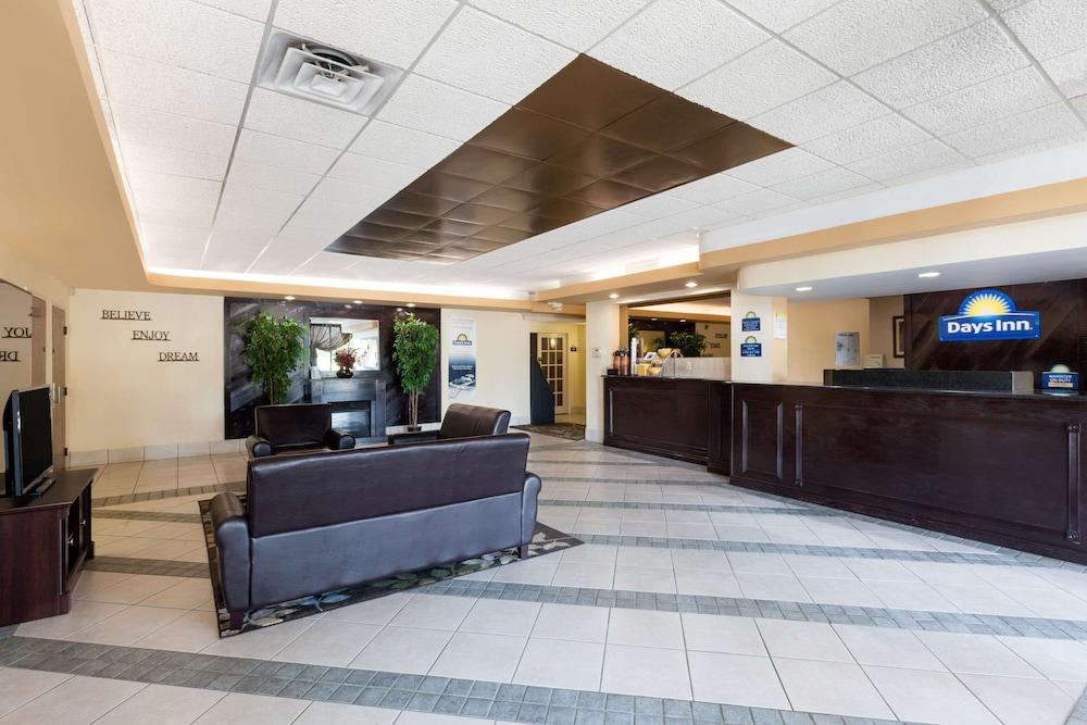 Days Inn by Wyndham Albion photo 2