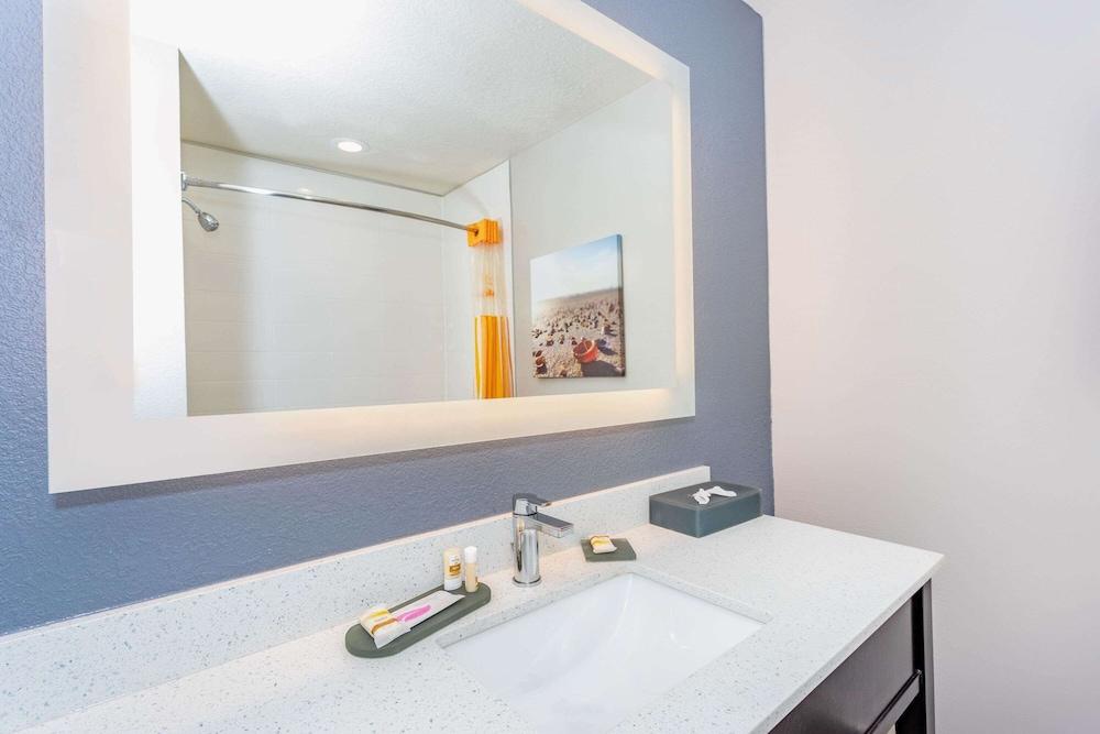 La Quinta Inn & Suites by Wyndham St. Augustine photo 12