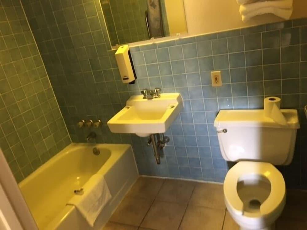 Colonade Motel photo 4