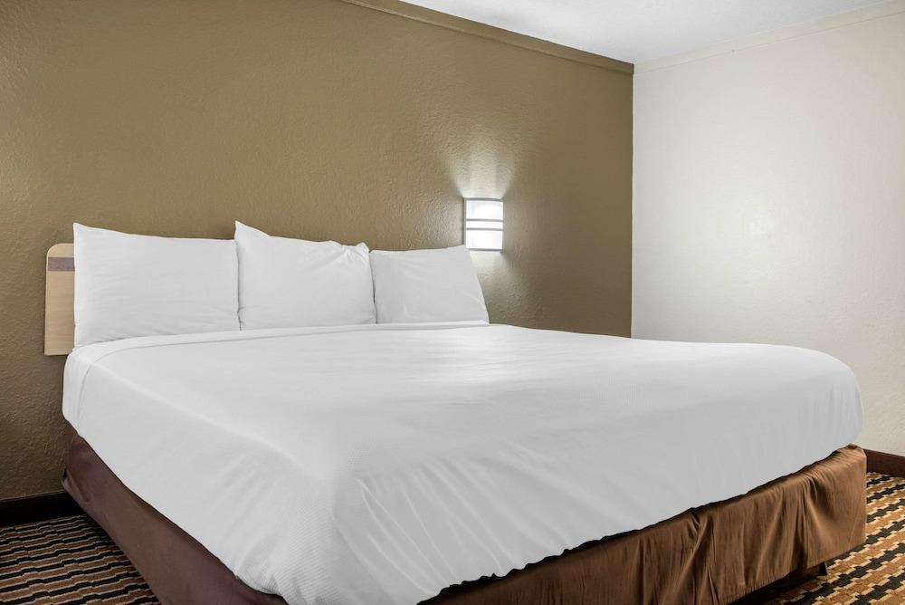 Rodeway Inn Sharonville - Cincinnati North photo 17
