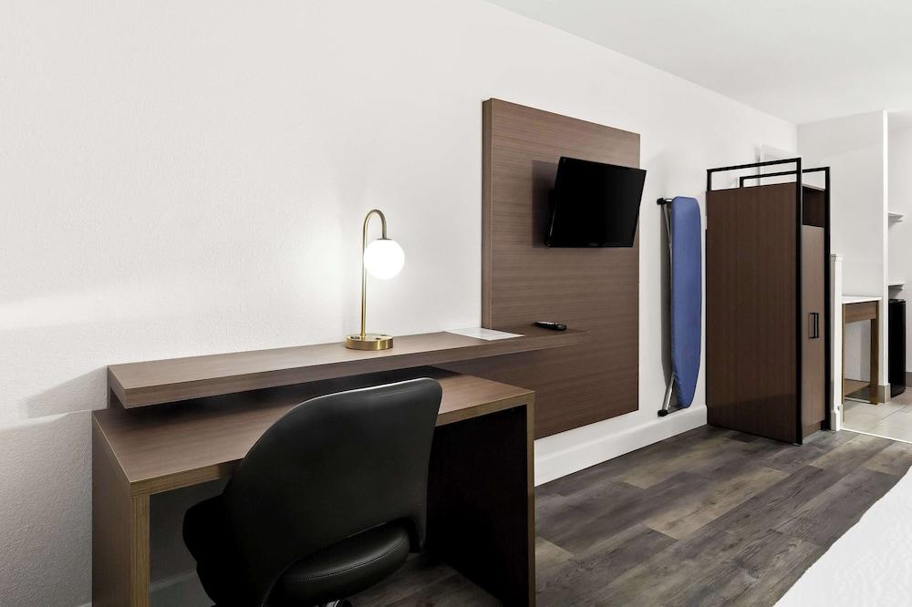 SureStay by Best Western Groves photo 8