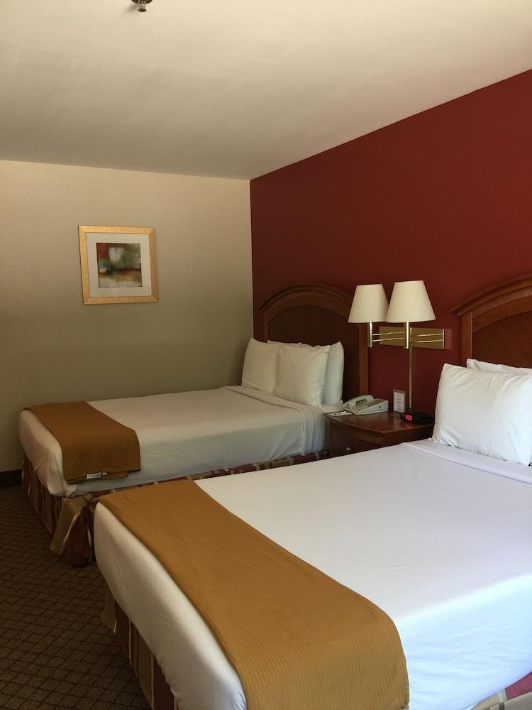 Riverside Hotel photo 9