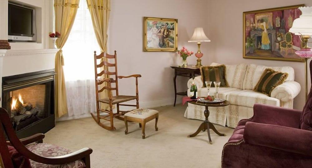 Crestmont Inn photo 8