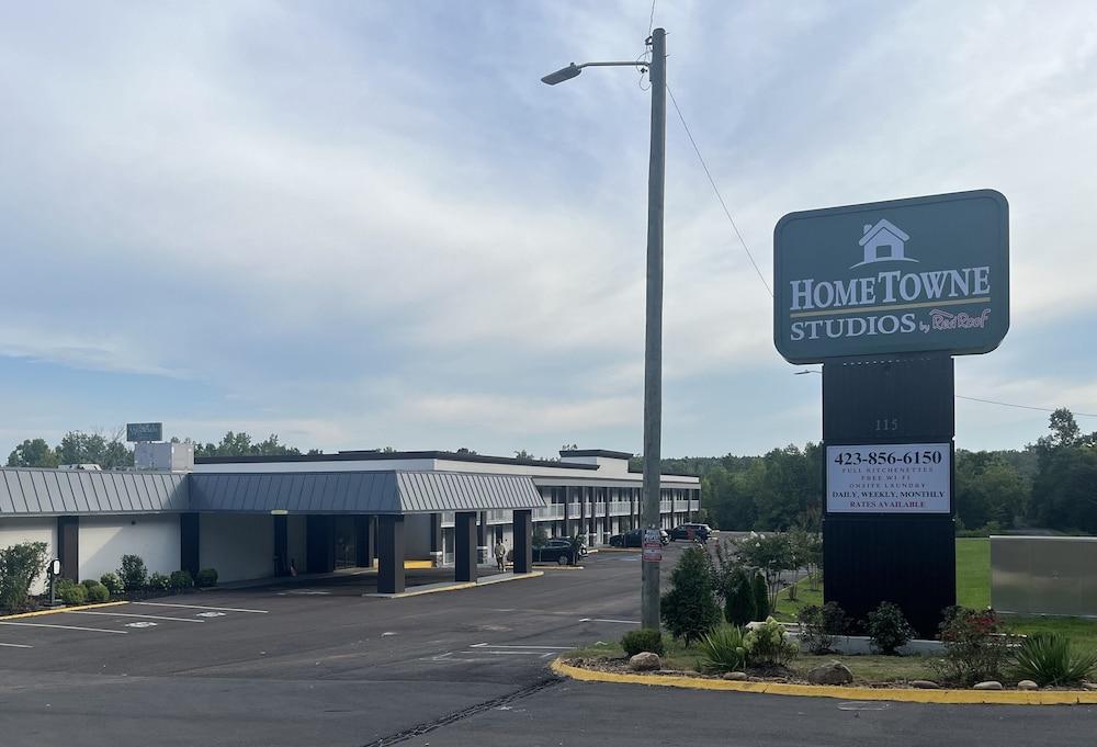 HomeTowne Studios by Red Roof Athens, TN photo 24
