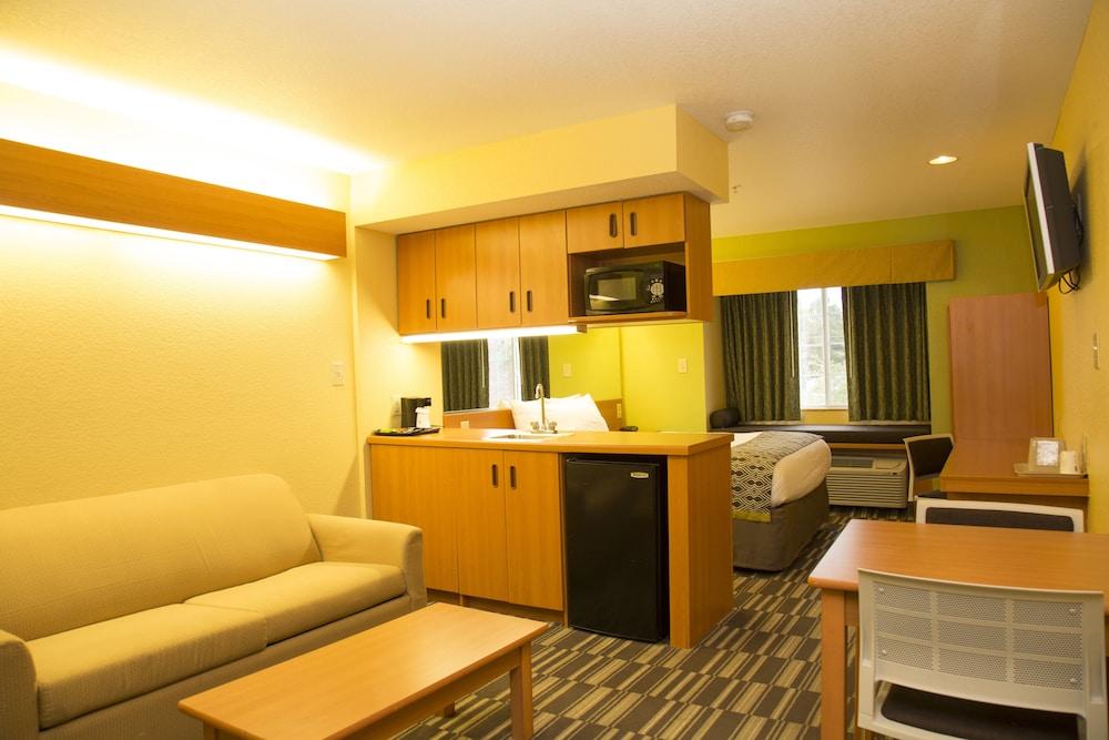 Microtel Inn & Suites by Wyndham Panama City photo 25