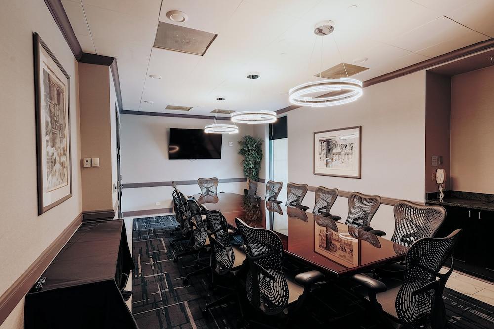DoubleTree Suites by Hilton Htl & Conf Cntr Downers Grove photo 17