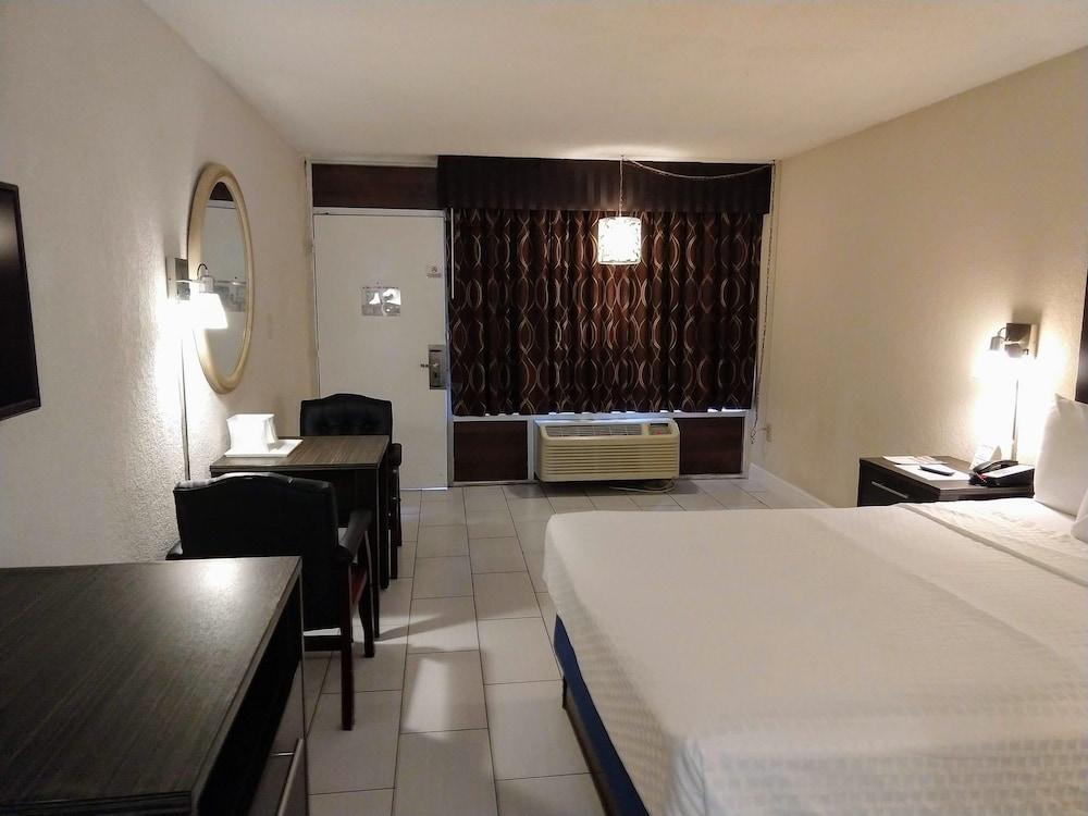 Red Carpet Inn Airport and Cruise Port Hotel Fort Lauderdale photo 5