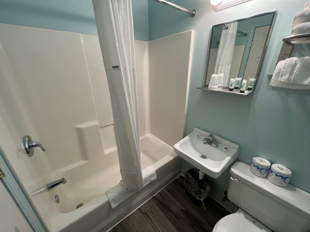 Crows Nest Inn Tawas photo 16
