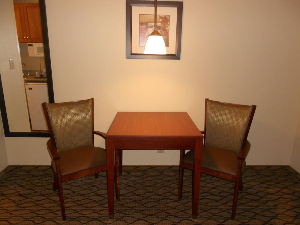 Holiday Inn Express & Suites Lancaster by IHG photo 21