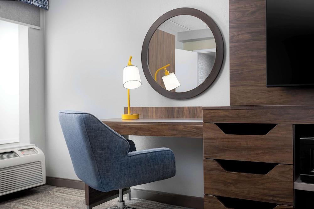 Hampton Inn Louisville-Airport photo 8