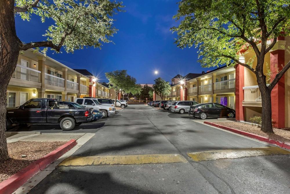 Suburban Studios Albuquerque Uptown photo 42