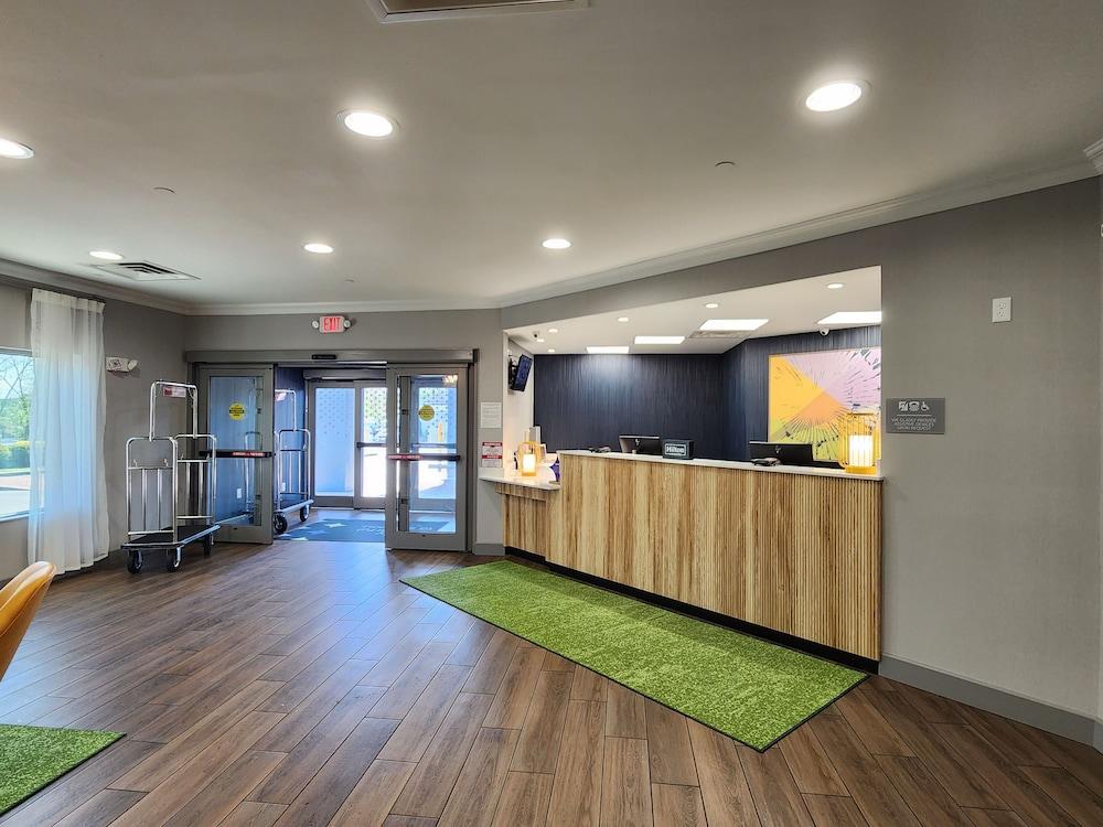 Spark by Hilton Rahway photo 5