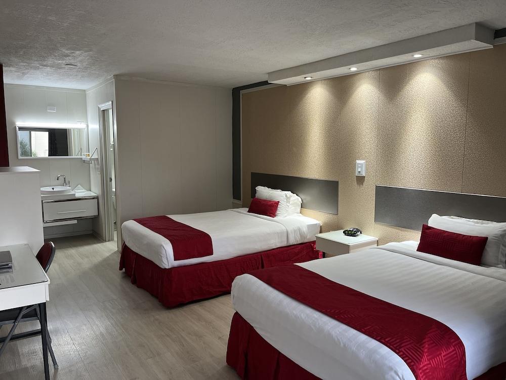 Travelodge by Wyndham Orlando / Heart of International Drive photo 1