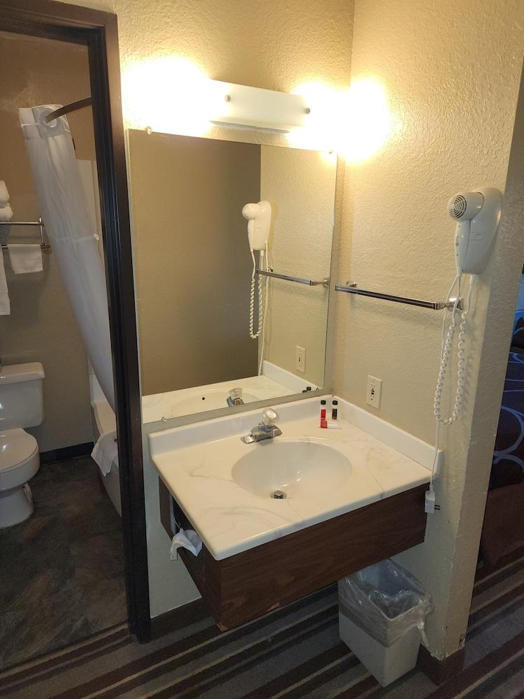 Grizzly Inn photo 14