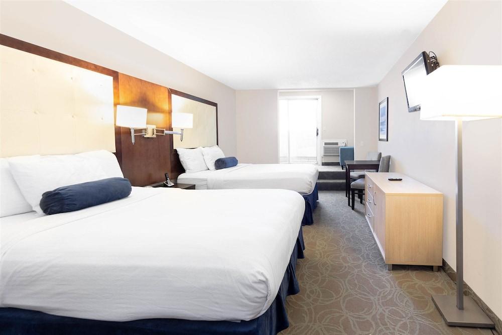 Aqua Blue Hotel photo 6