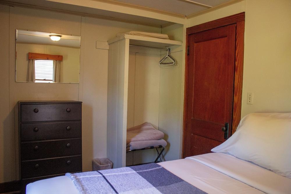 Paddler's Rest Lakeside Cabins and Hotel photo 21