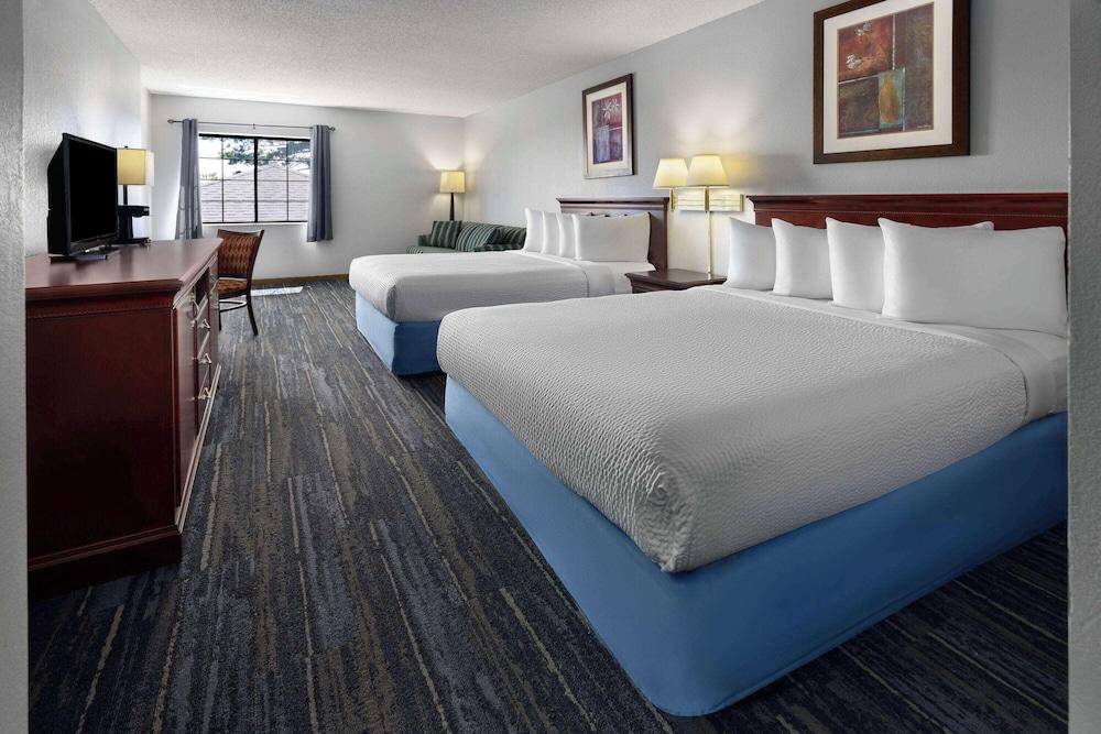 Days Inn by Wyndham Iron Mountain photo 21