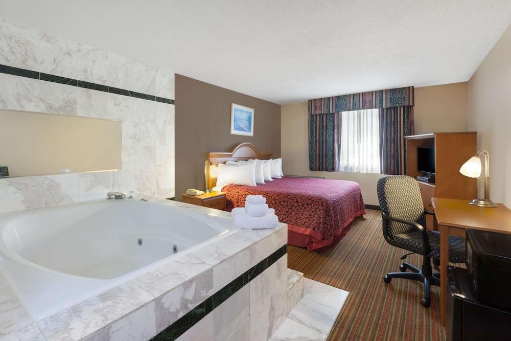 Days Inn by Wyndham Albion photo 10