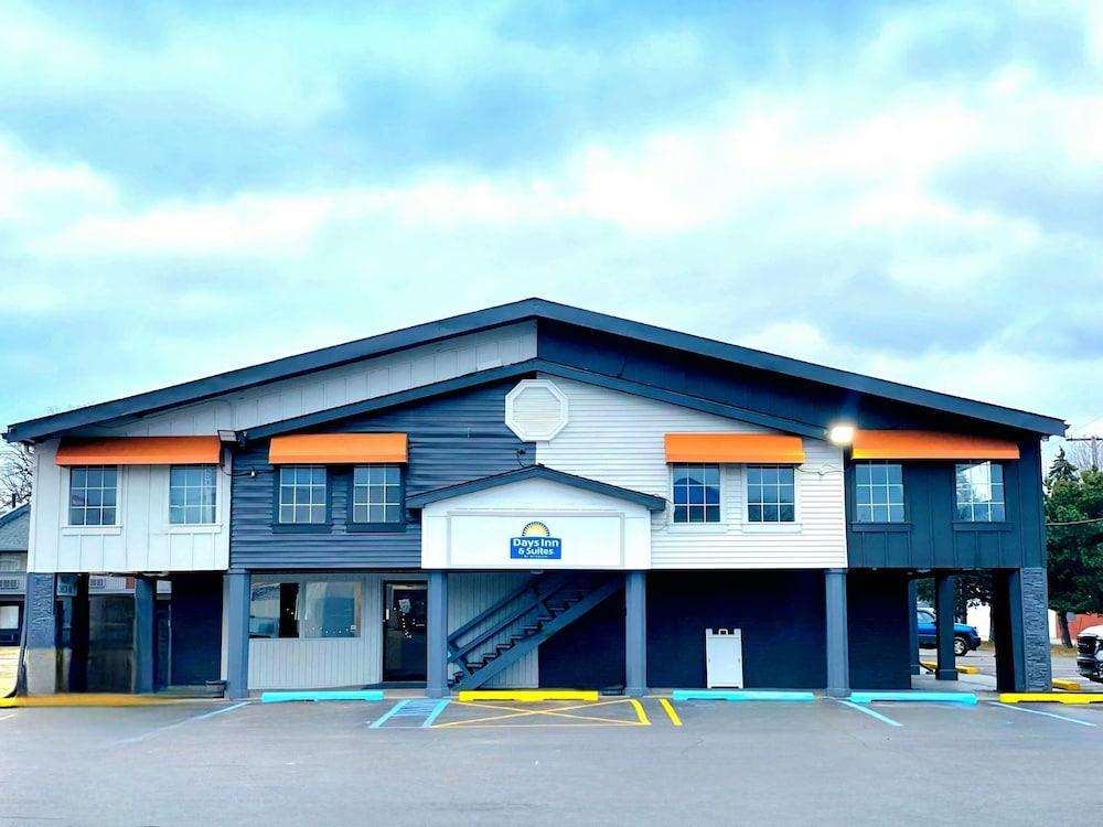 Days Inn & Suites by Wyndham Port Huron photo 30