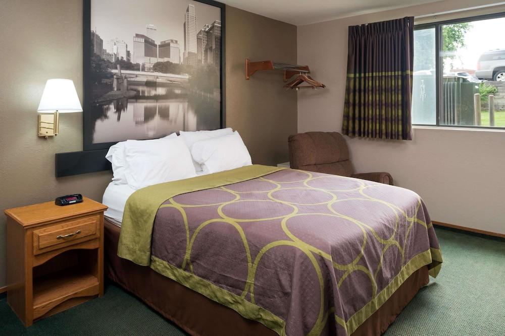 Super 8 by Wyndham Omaha NE photo 4