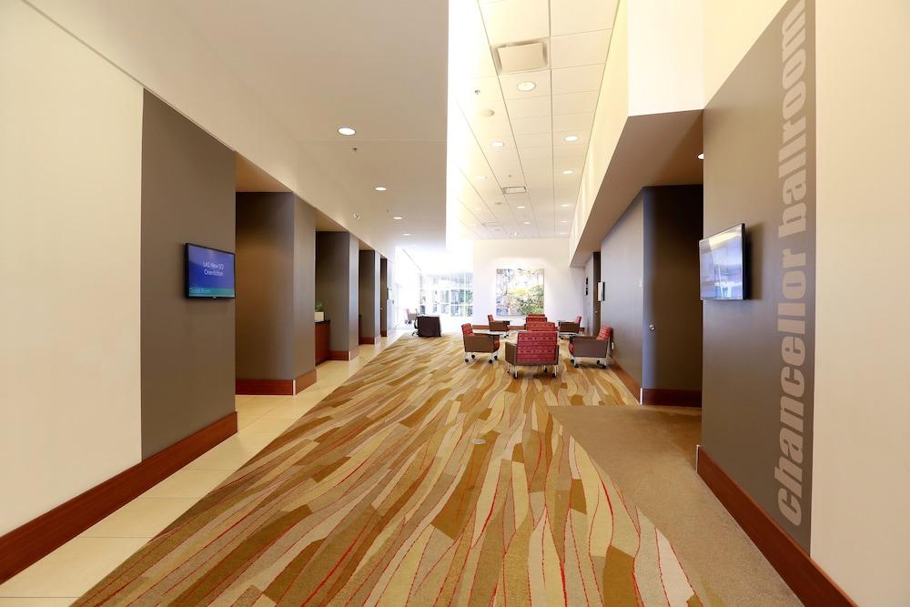 I Hotel And Illinois Conference Center photo 17
