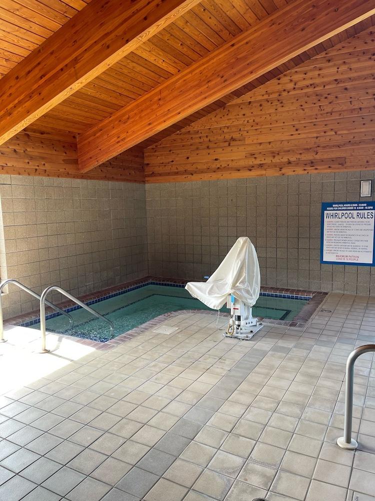 AmericInn by Wyndham Ladysmith photo 19