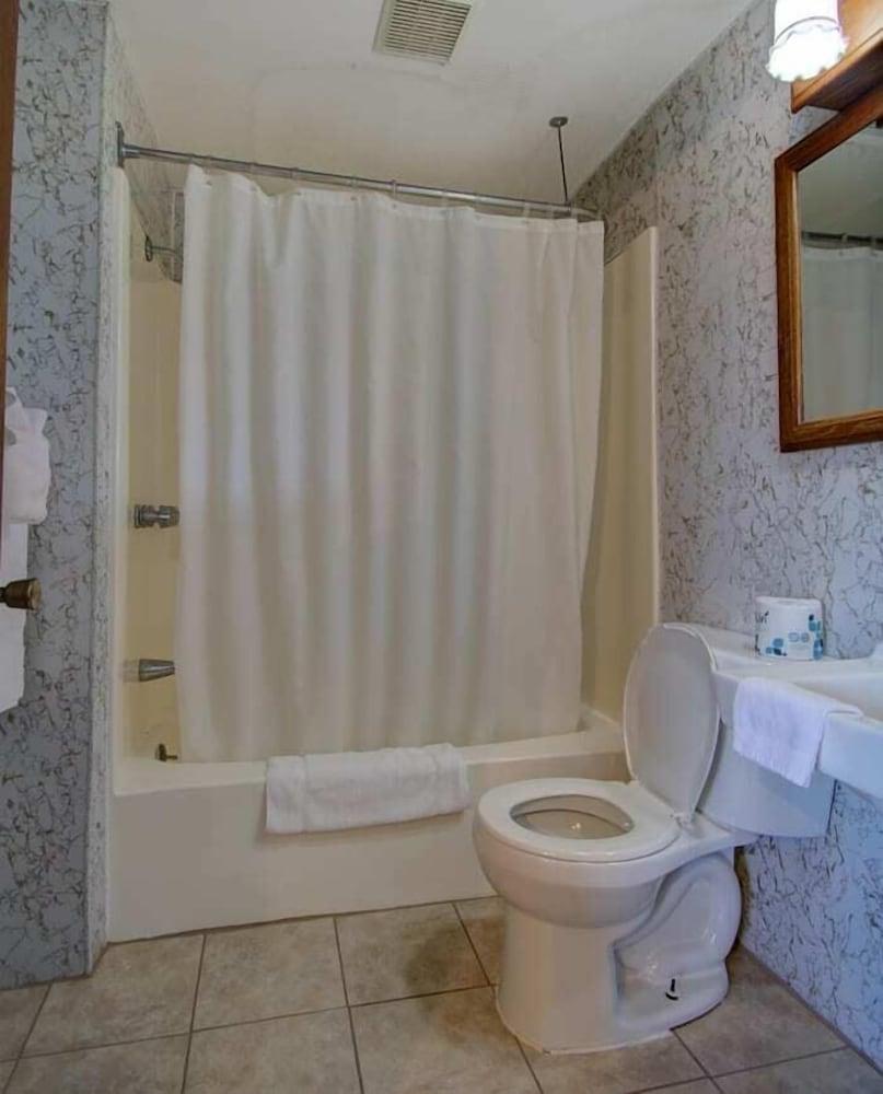 Dolphyn Motel photo 3