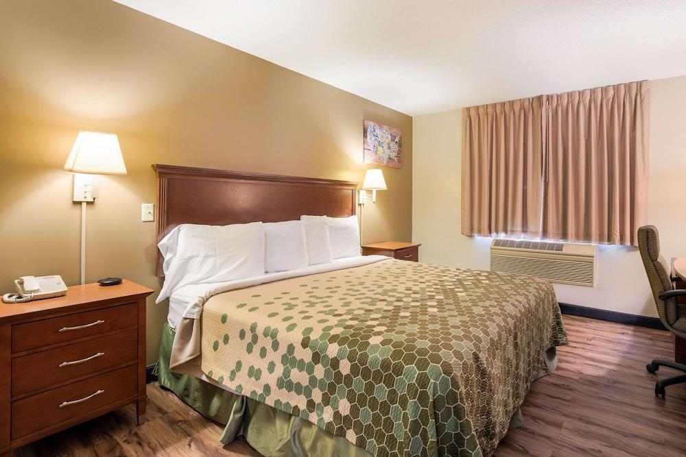 AmericInn by Wyndham Lake Mills photo 18