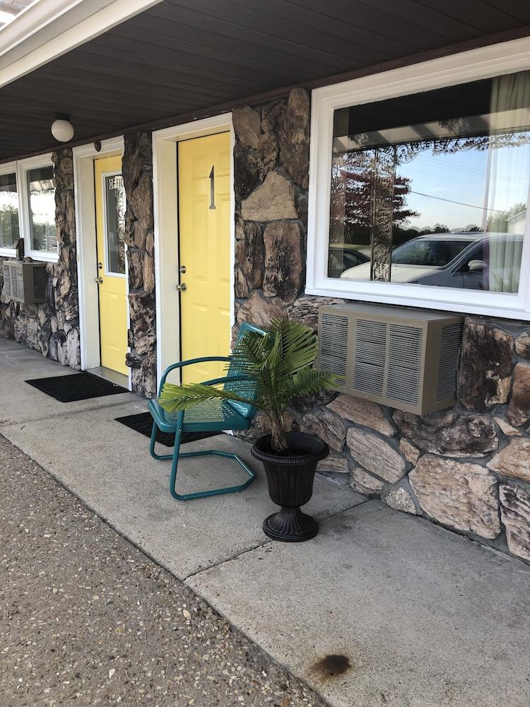 Triangle Inn Motel photo 1