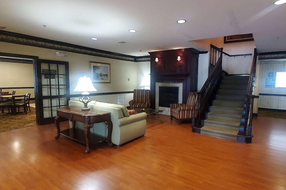 Wingate by Wyndham Youngstown/Austintown photo 2