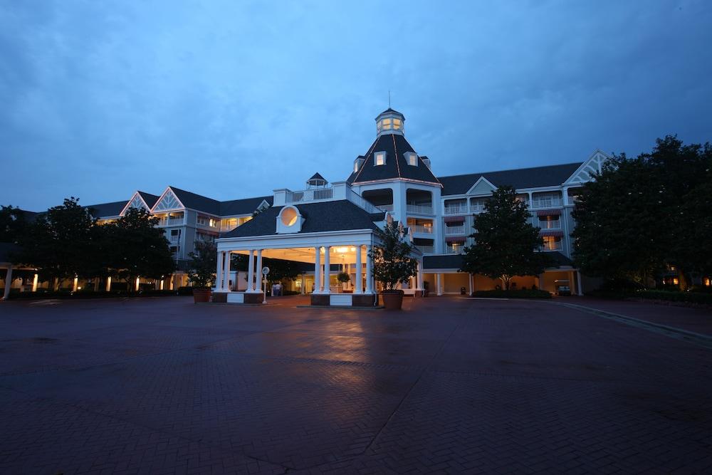 Disney's Yacht Club Resort photo 38