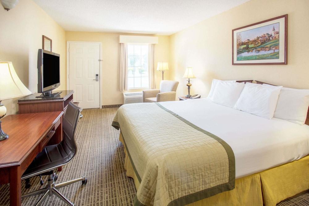 Baymont by Wyndham Dunn photo 4