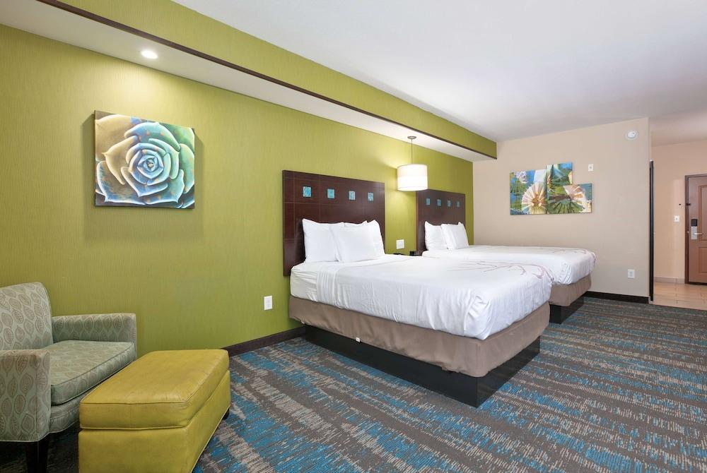 La Quinta Inn & Suites by Wyndham Dallas Grand Prairie South photo 16