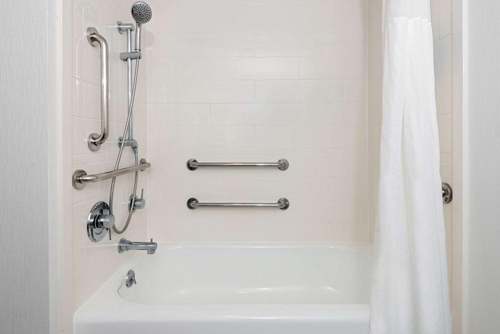Hampton Inn Salisbury photo 15