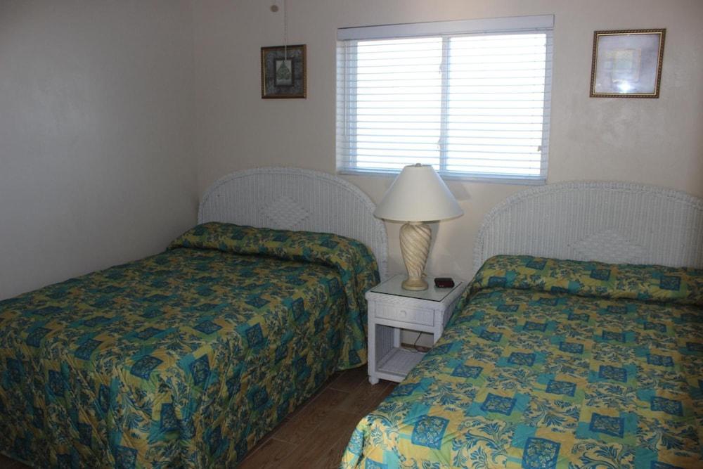Paradise Oceanfront Resort photo 33