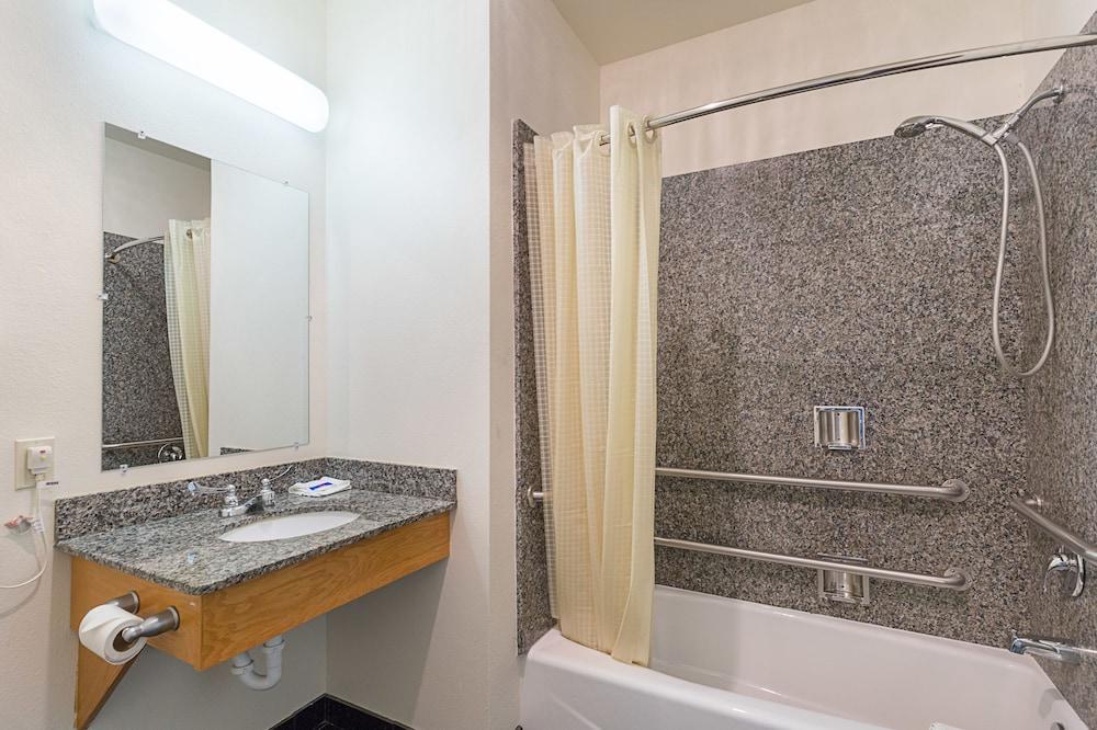 Budget Inn and Suites photo 30