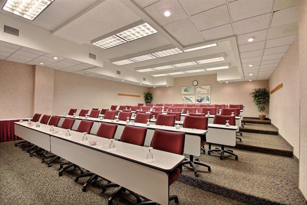 Comfort Inn & Suites Madison - Airport photo 43