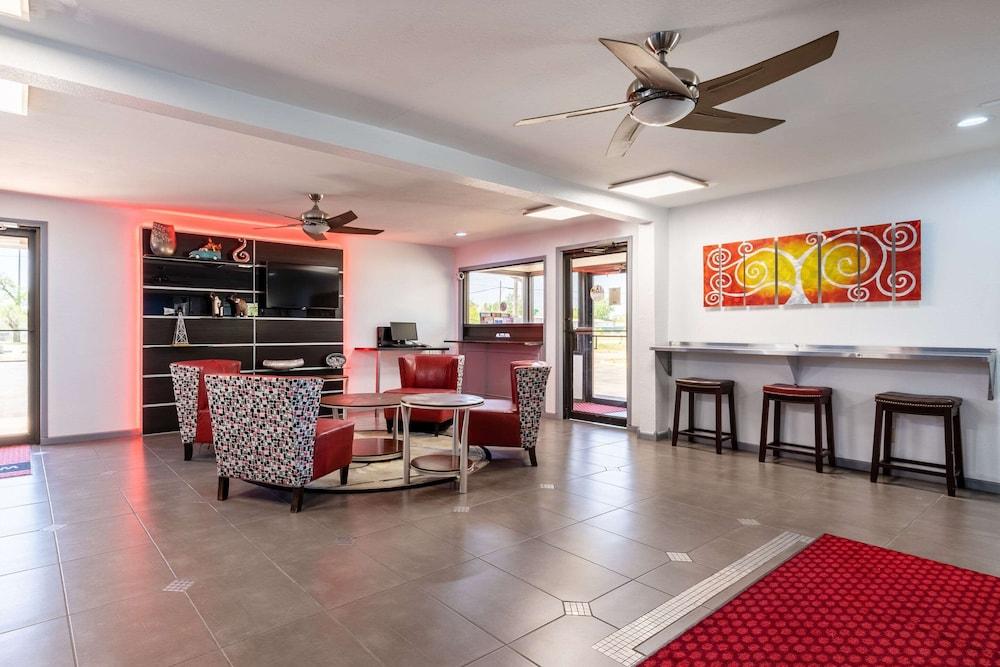 Econo Lodge Inn & Suites Enid South photo 5