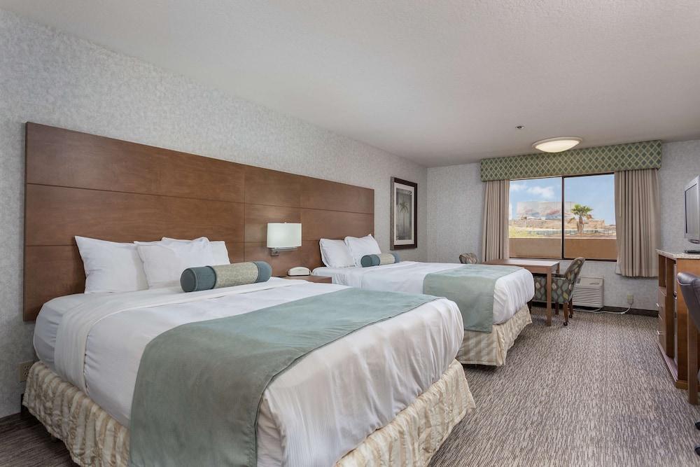 Shilo Inn Hotel & Suites - Yuma photo 6
